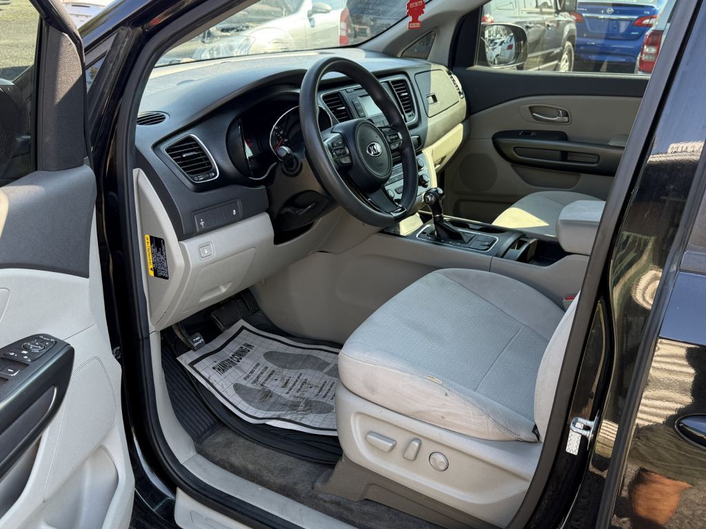2017 Kia Sedona Image 9