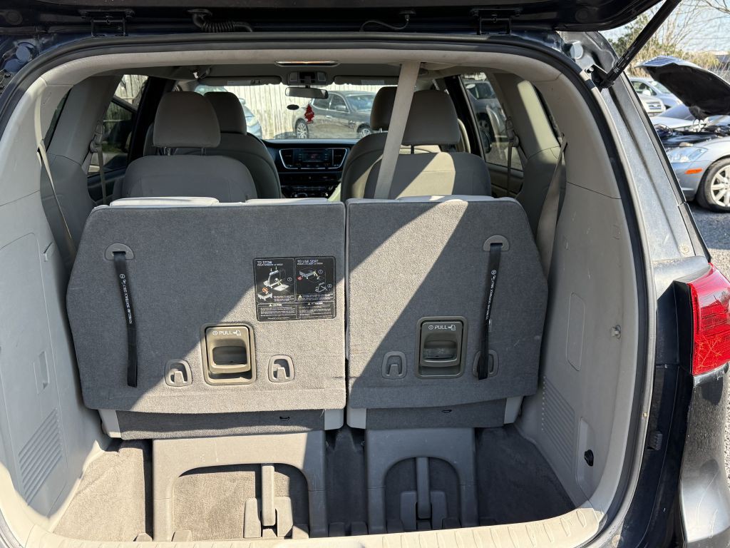 2017 Kia Sedona Image 12