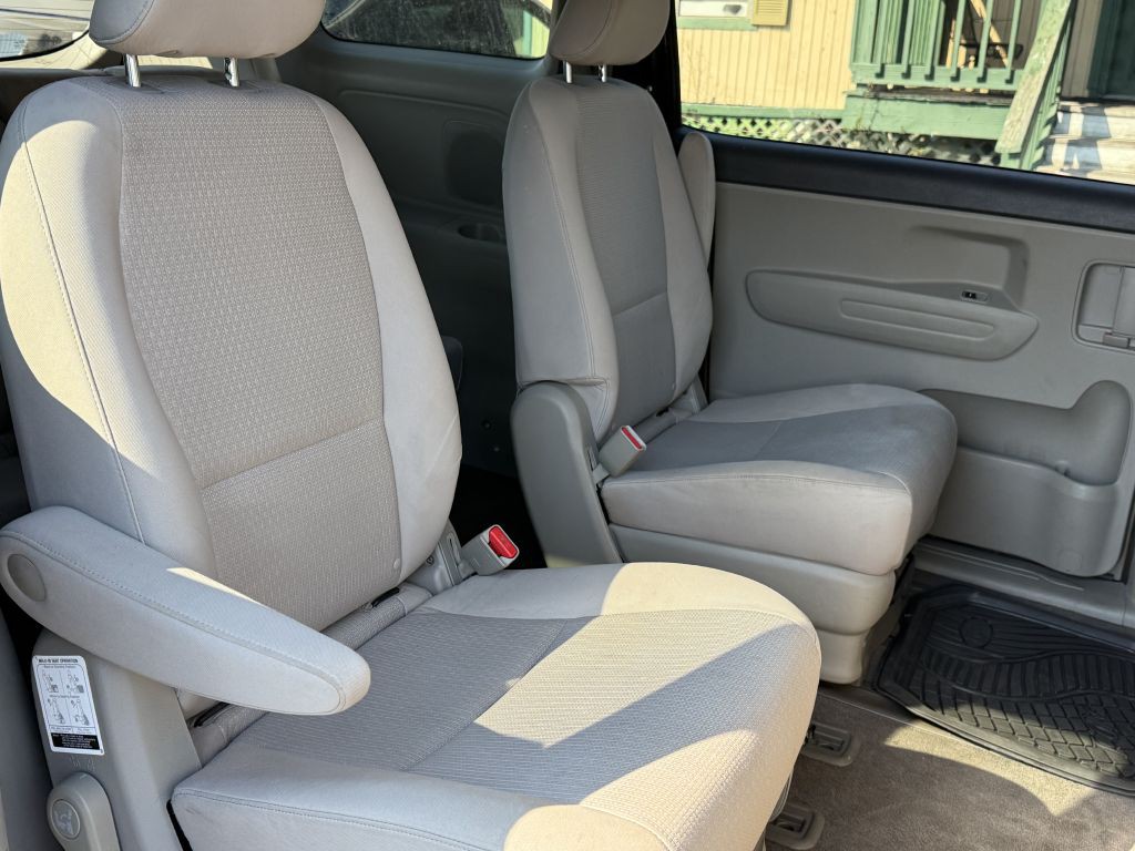 2017 Kia Sedona Image 15