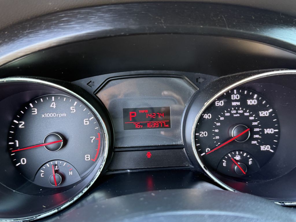 2017 Kia Sedona Image 17