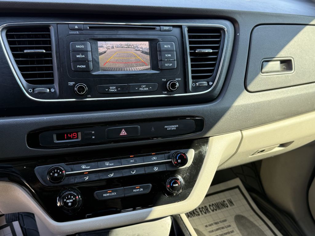 2017 Kia Sedona Image 18
