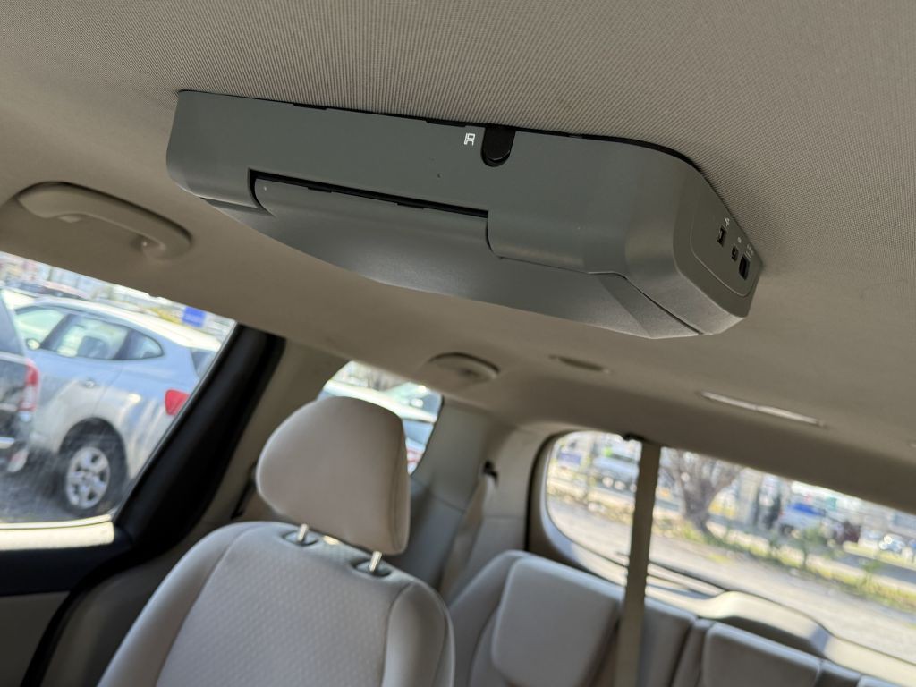 2017 Kia Sedona Image 19