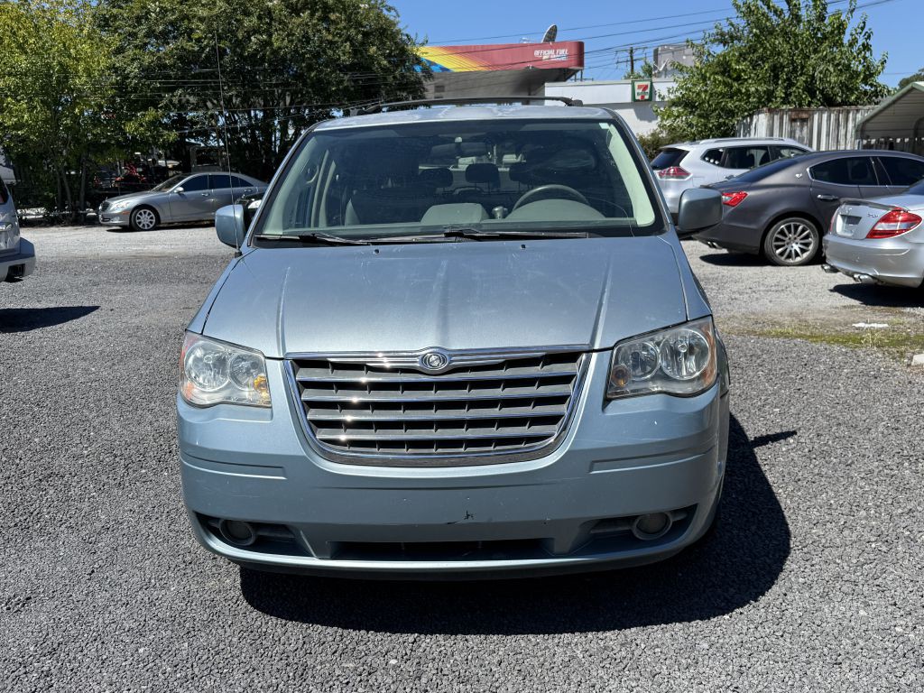 2008 Chrysler Town & Country Image 2