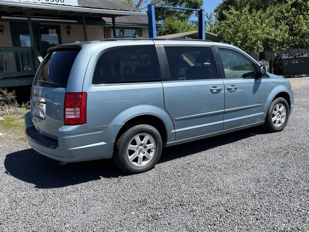 2008 Chrysler Town & Country Image 4