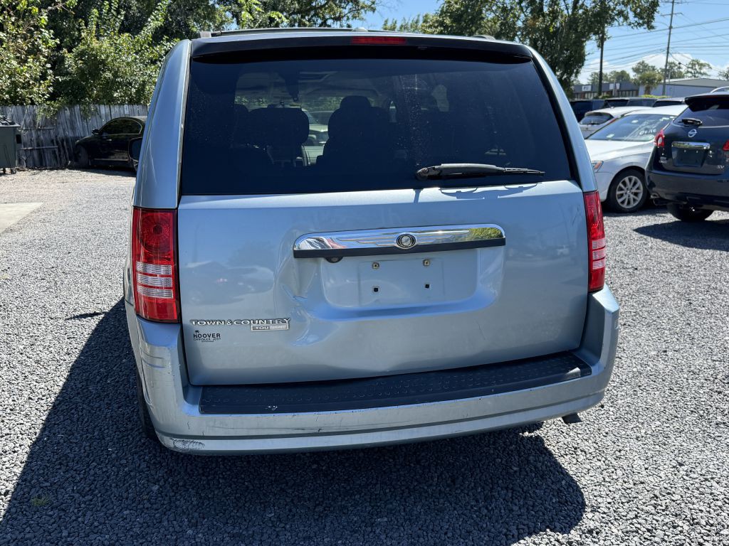 2008 Chrysler Town & Country Image 5