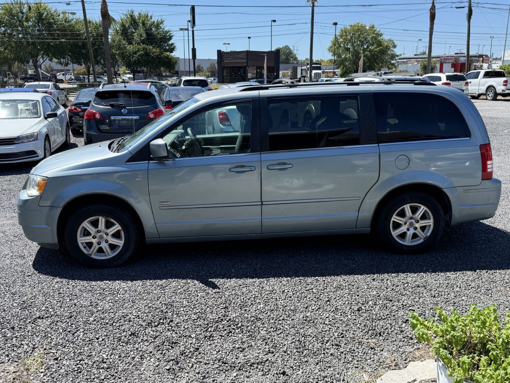 2008 Chrysler Town & Country Image 7