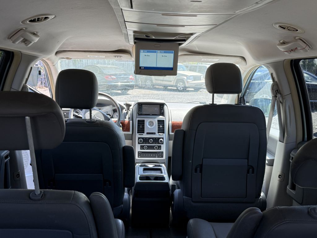 2008 Chrysler Town & Country Image 15