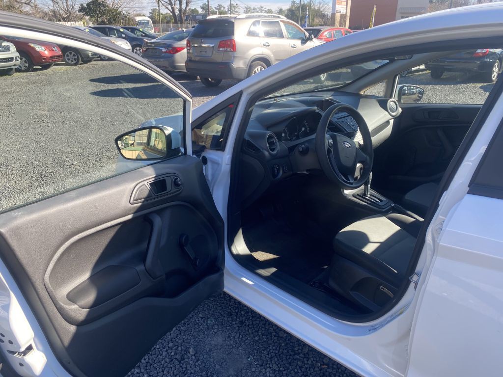 2017 Ford Fiesta Image 9