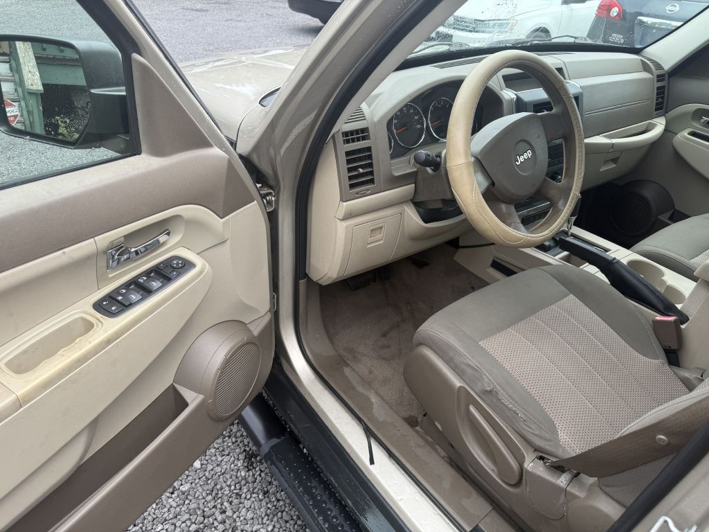 2010 Jeep Liberty Image 8