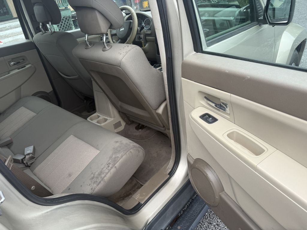 2010 Jeep Liberty Image 10