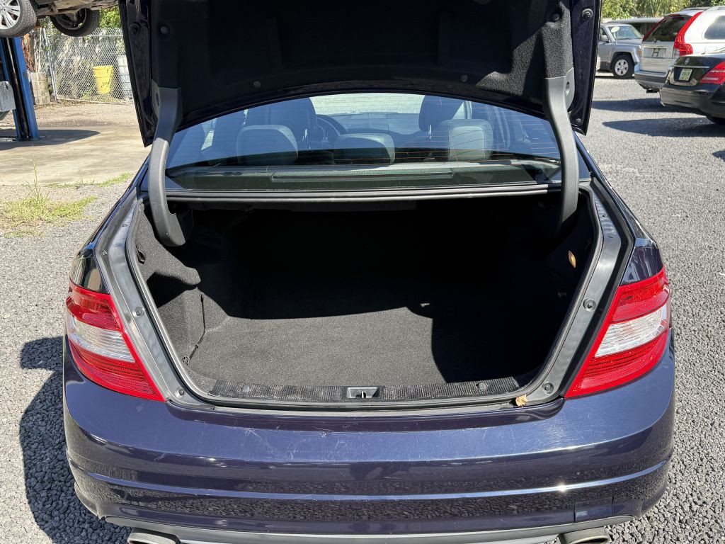 2009 Mercedes-Benz C-Class Image 12
