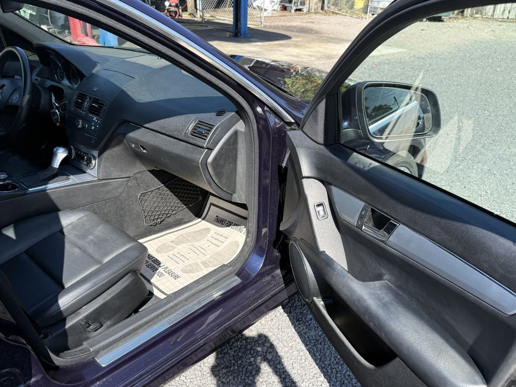 2009 Mercedes-Benz C-Class Image 13