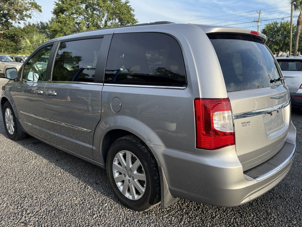 2013 Chrysler Town & Country Image 6