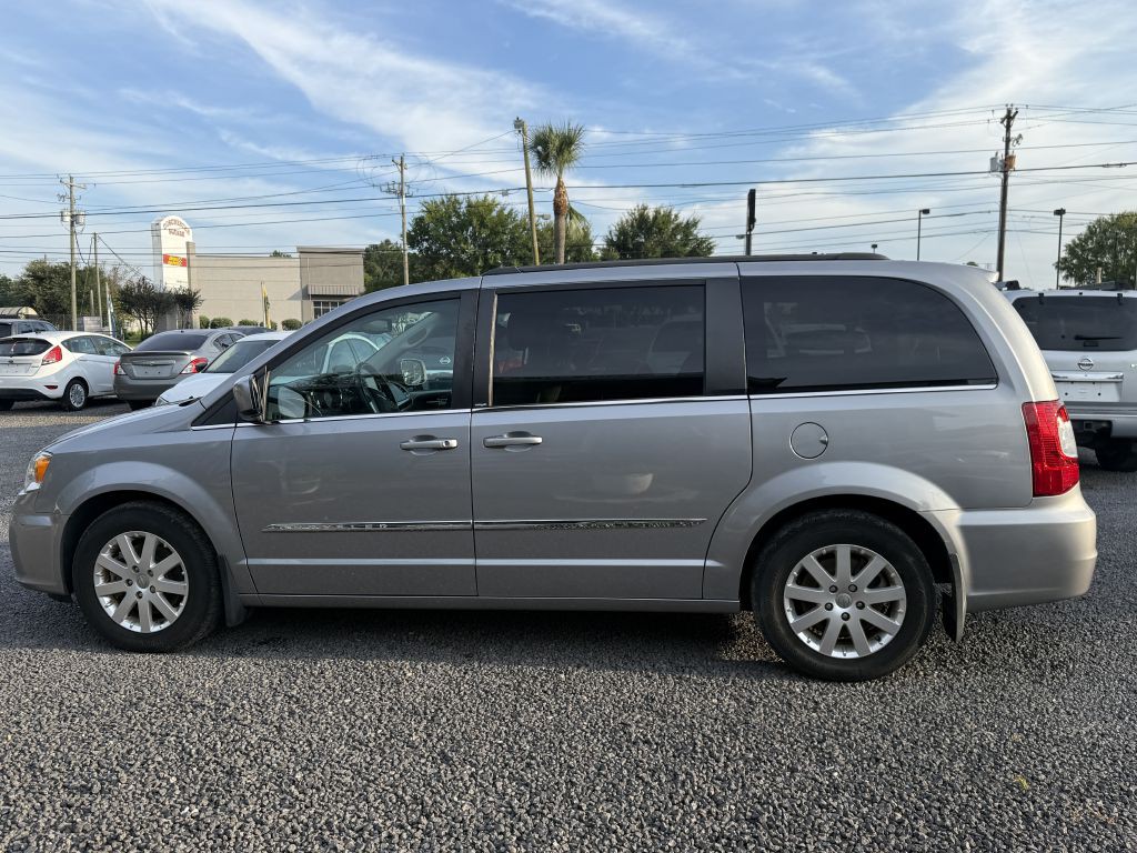 2013 Chrysler Town & Country Image 7