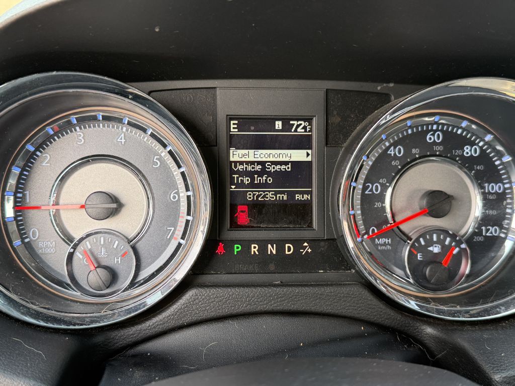 2013 Chrysler Town & Country Image 16