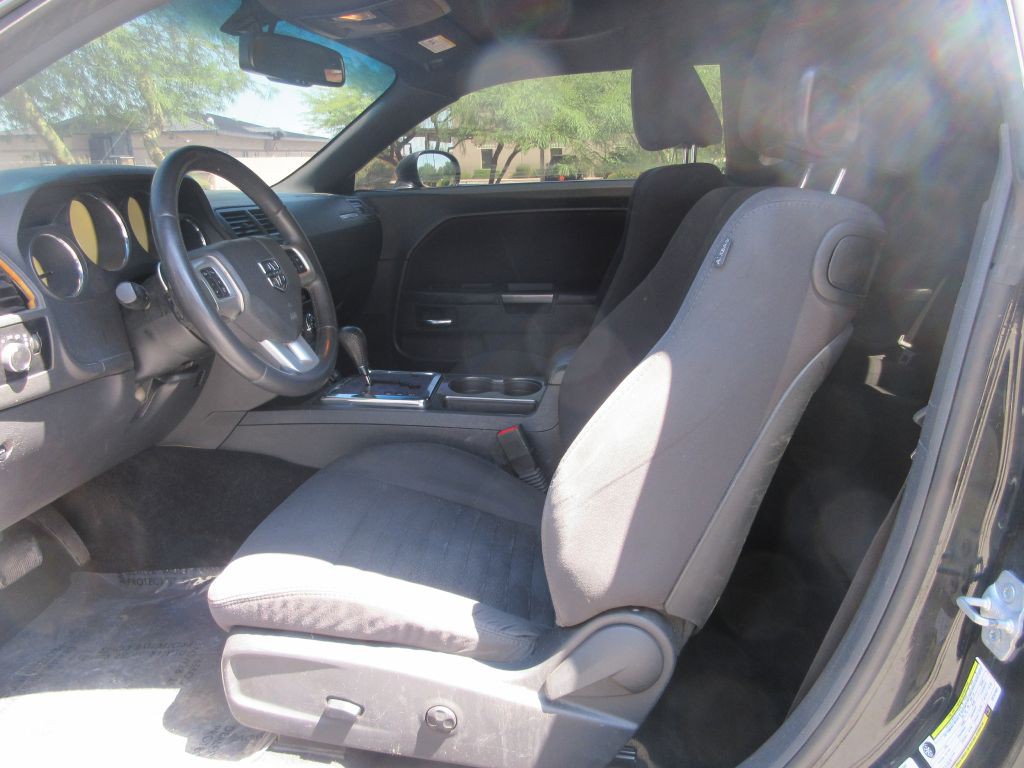 2014 Dodge Challenger Image 9