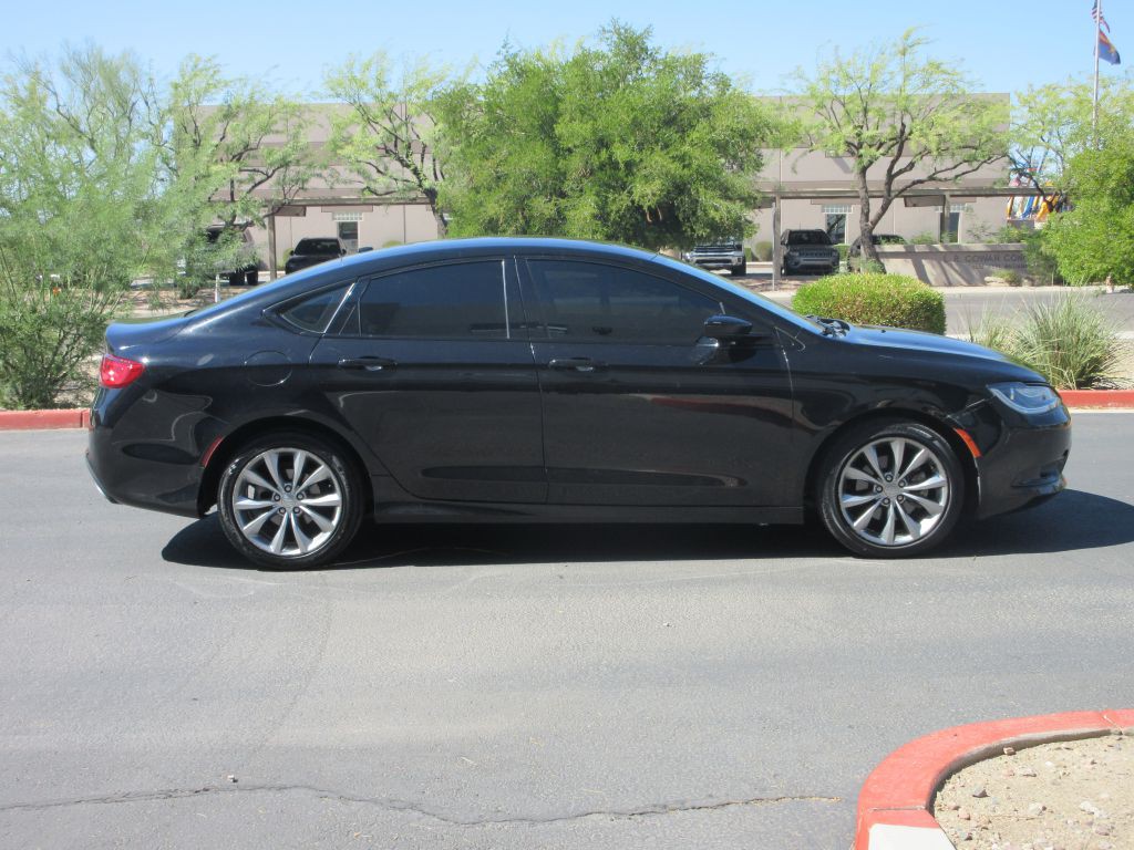 2015 Chrysler 200 Image 2