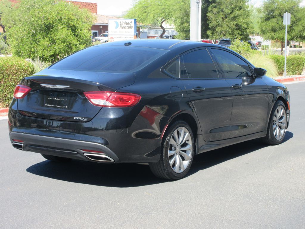 2015 Chrysler 200 Image 3