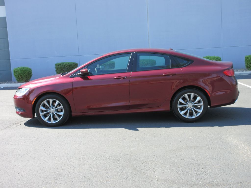 2015 Chrysler 200 Image 6