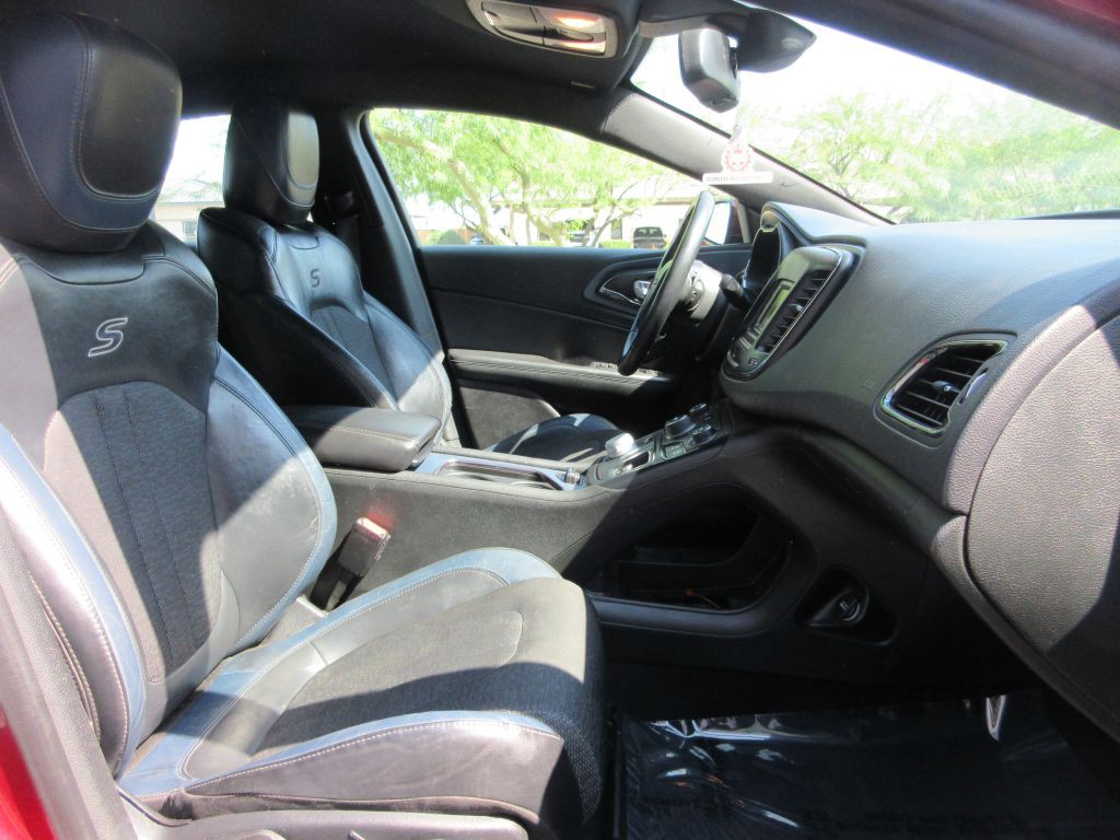 2015 Chrysler 200 Image 13