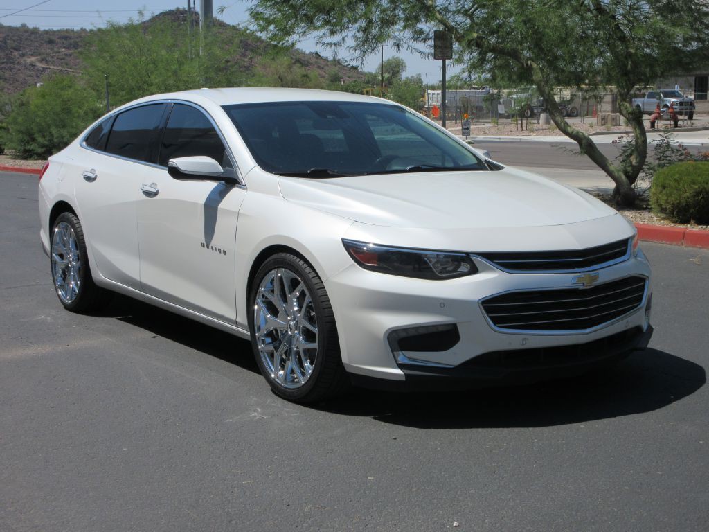 2016 Chevrolet Malibu Image 1