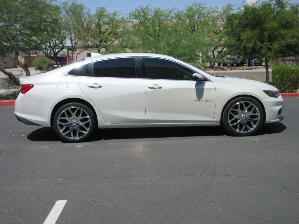 2016 Chevrolet Malibu Image 2