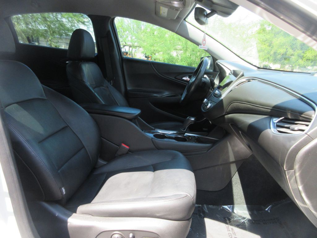 2016 Chevrolet Malibu Image 13