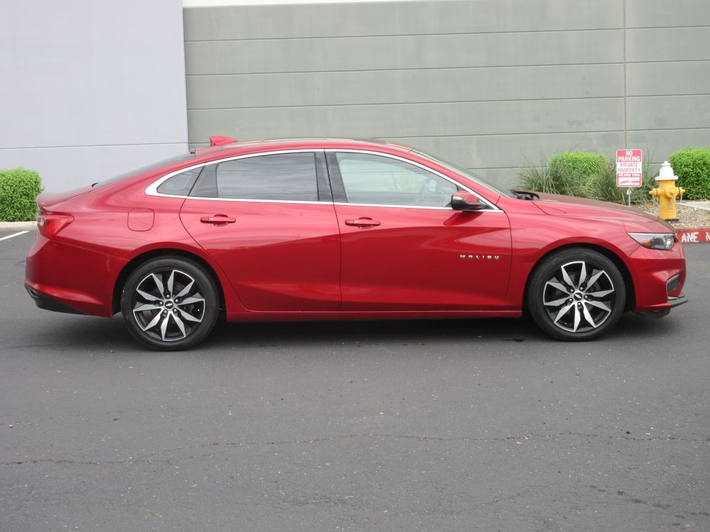 2016 Chevrolet Malibu Image 2