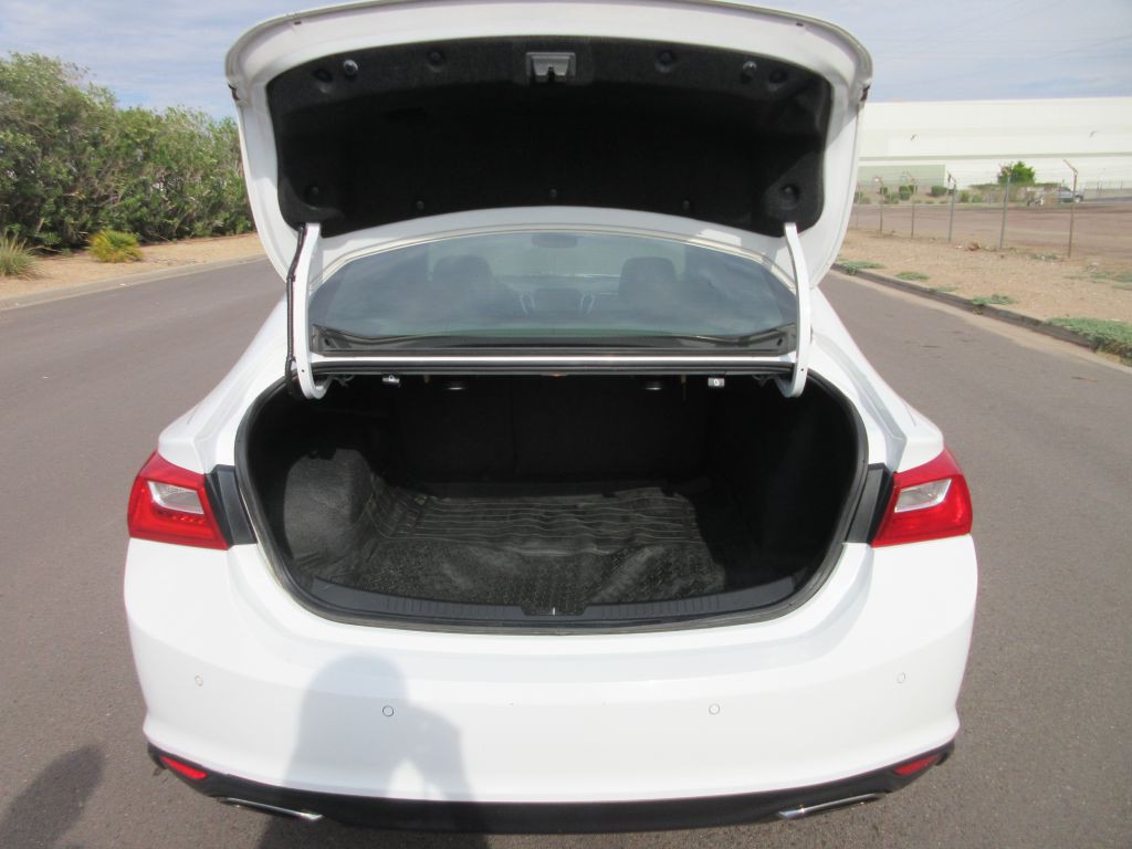 2017 Chevrolet Malibu Image 12
