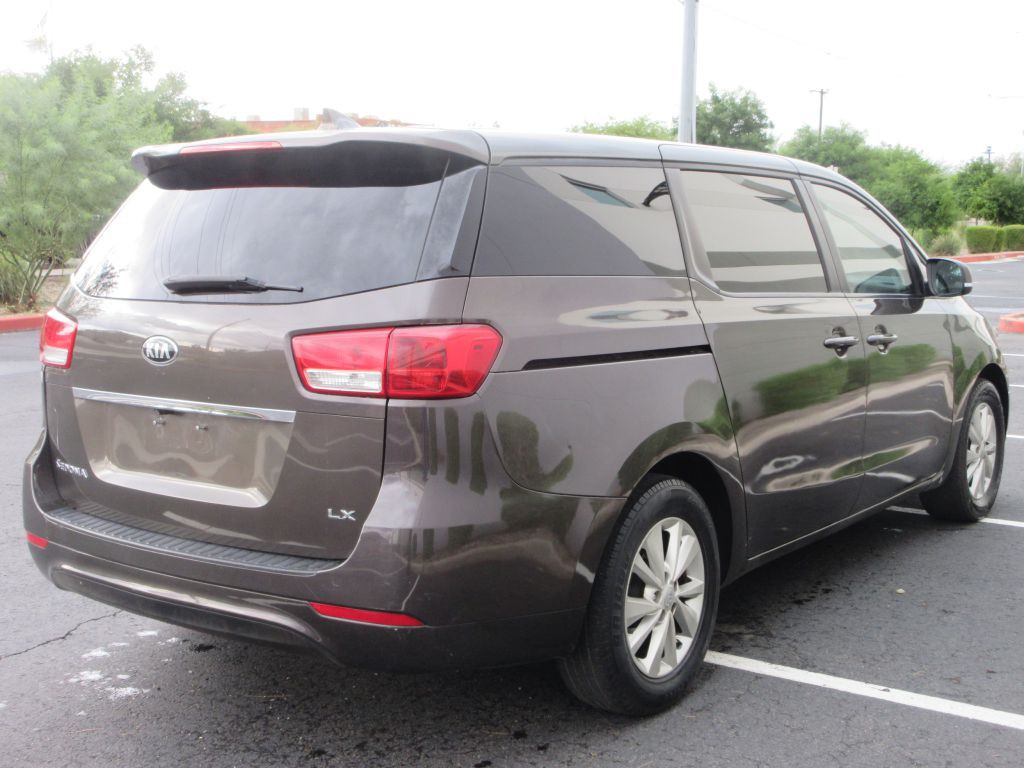 2017 Kia Sedona Image 3