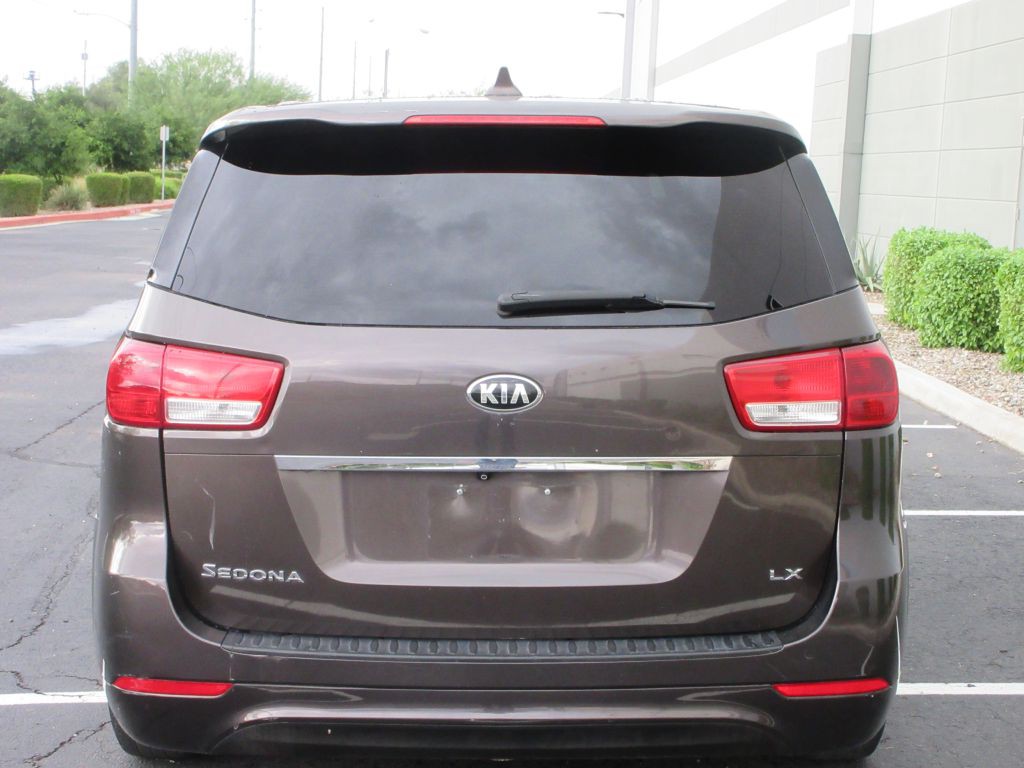 2017 Kia Sedona Image 4
