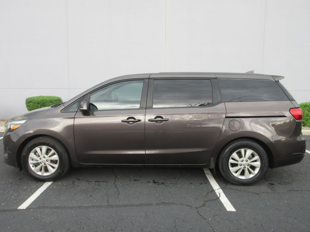 2017 Kia Sedona Image 6