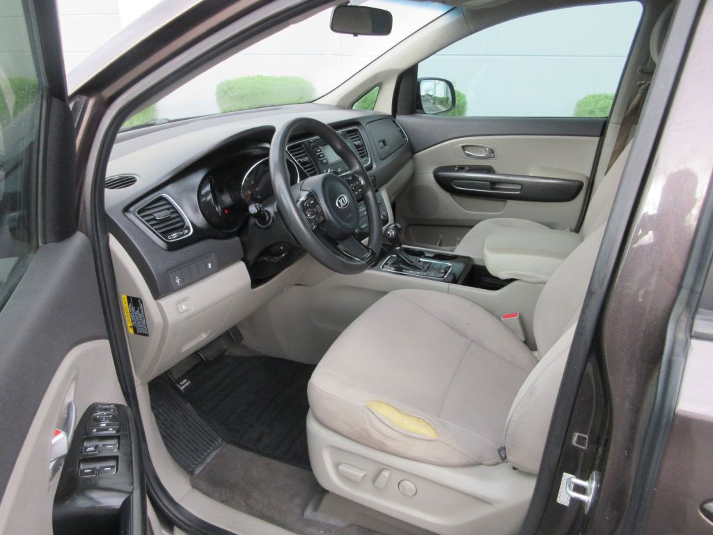 2017 Kia Sedona Image 9