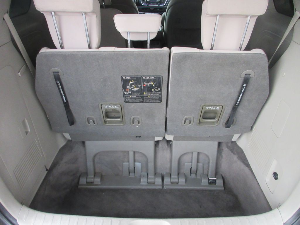 2017 Kia Sedona Image 11