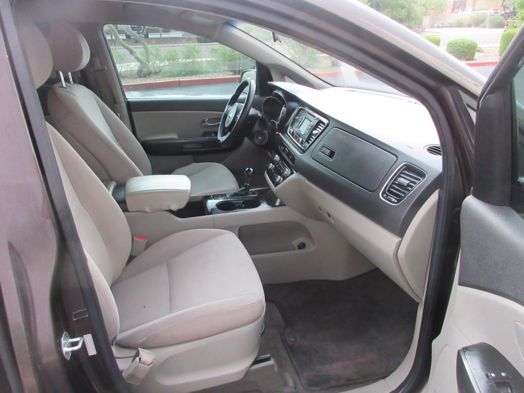 2017 Kia Sedona Image 13