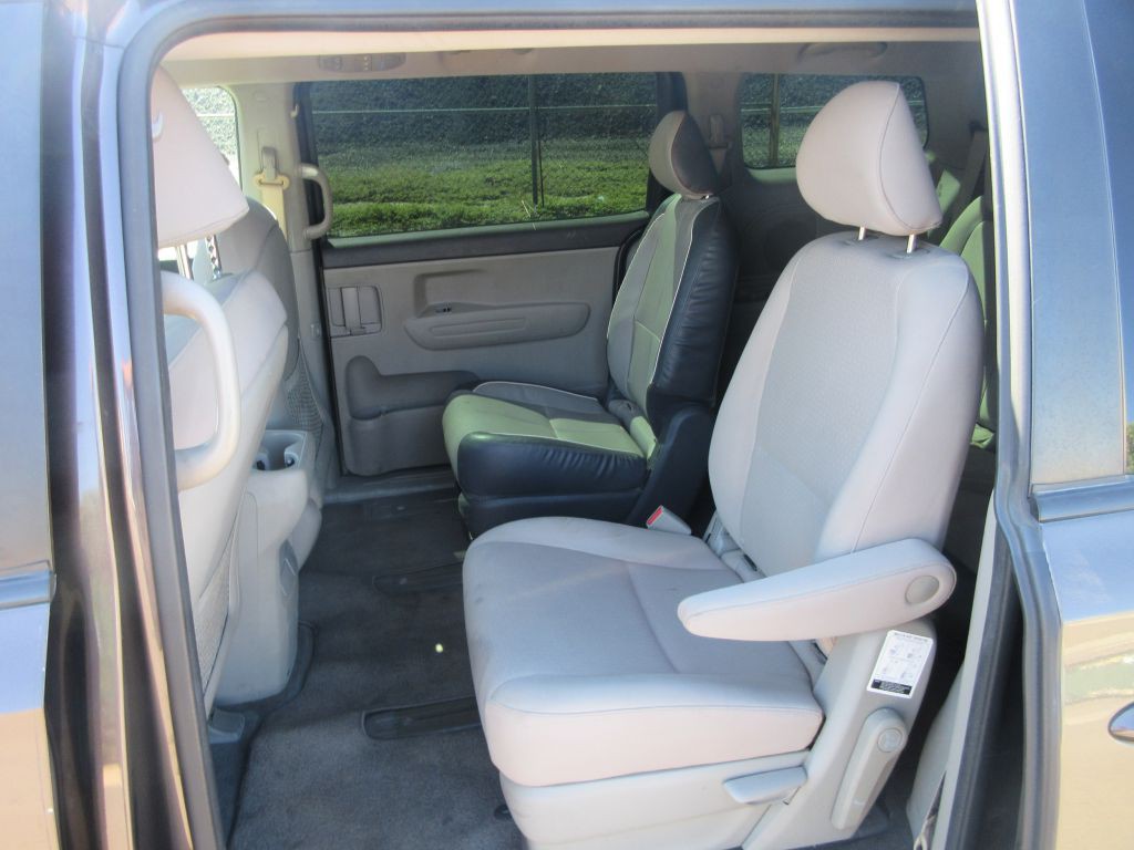 2017 Kia Sedona Image 10