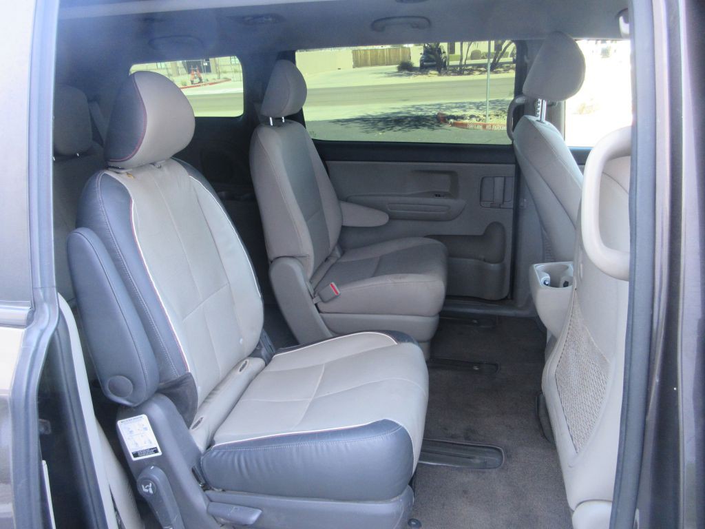 2017 Kia Sedona Image 12