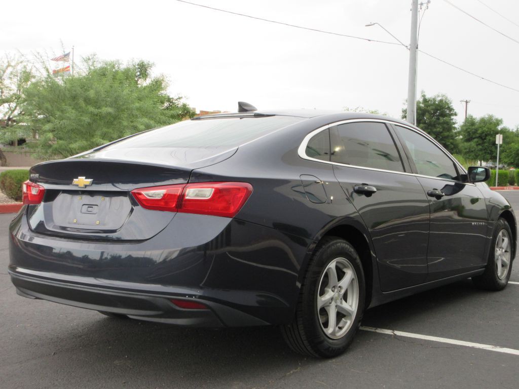 2018 Chevrolet Malibu Image 3