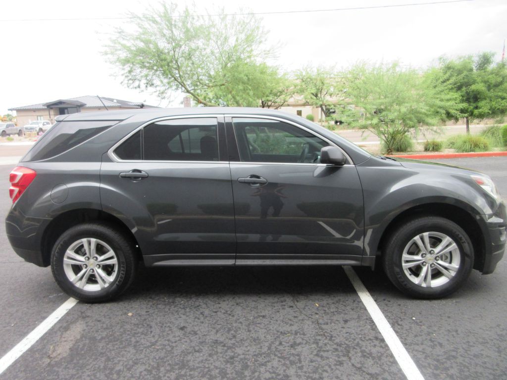 2017 Chevrolet Equinox Image 2