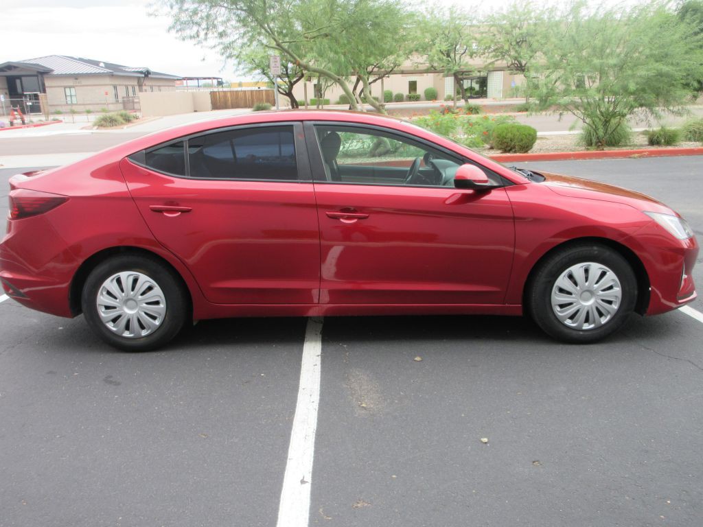2019 Hyundai Elantra Image 2