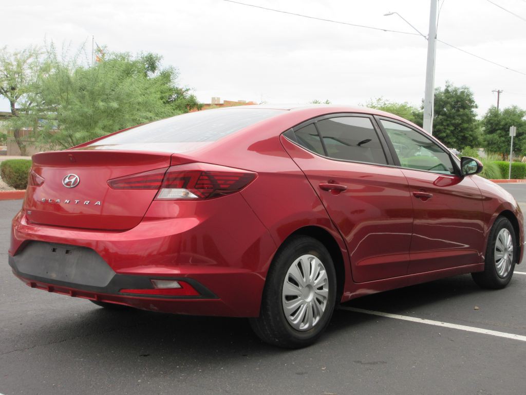 2019 Hyundai Elantra Image 3