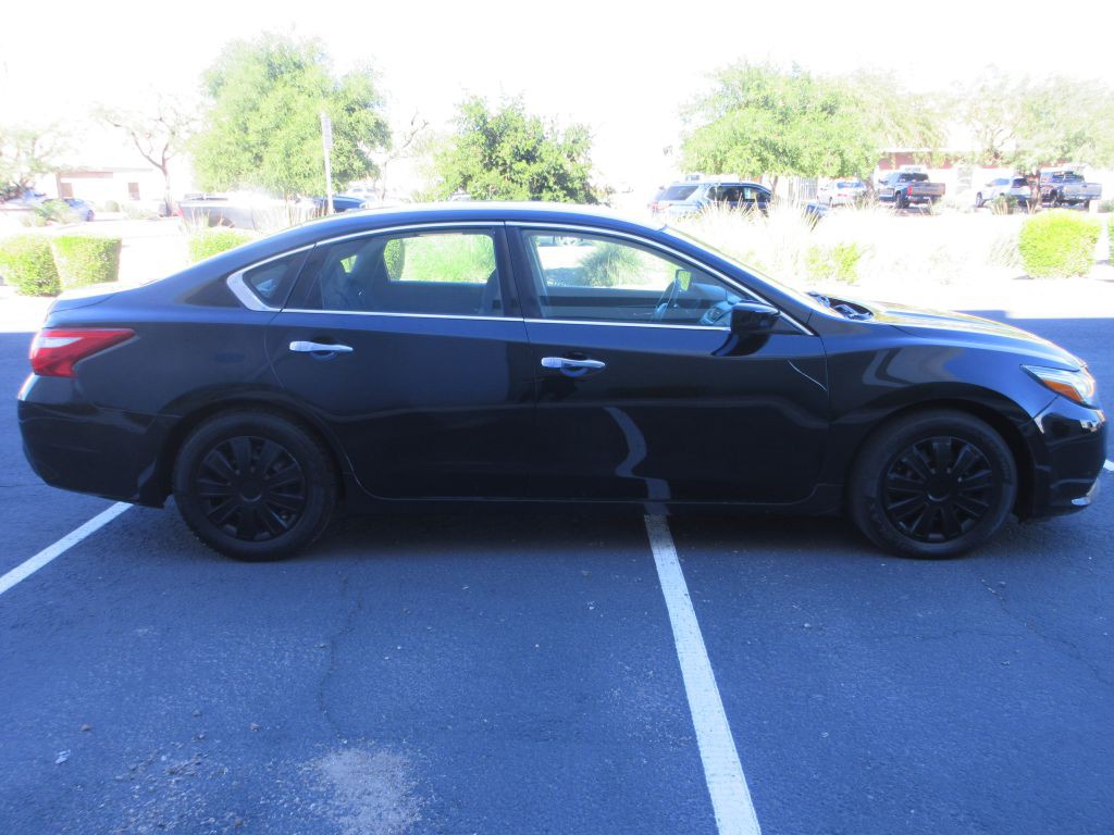 2017 Nissan Altima Image 2