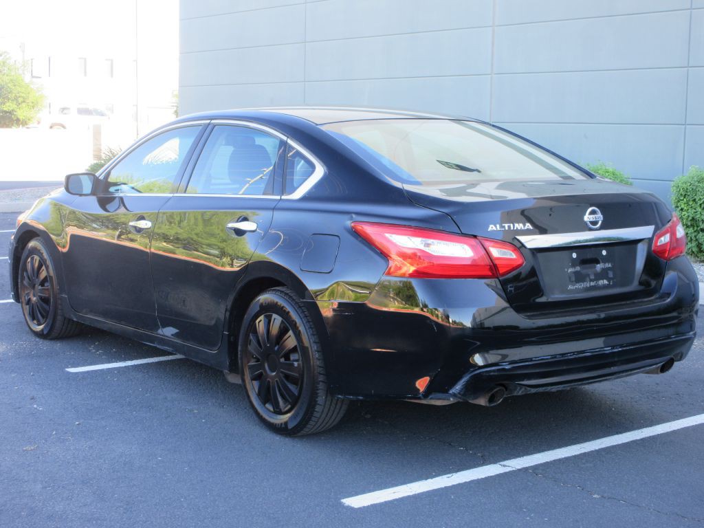 2017 Nissan Altima Image 5