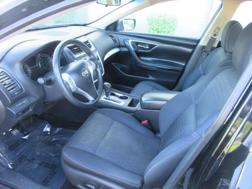 2017 Nissan Altima Image 9