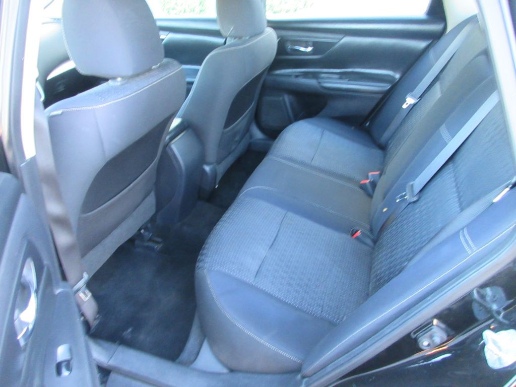 2017 Nissan Altima Image 10