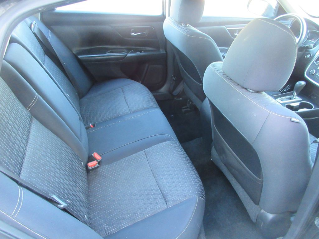 2017 Nissan Altima Image 12