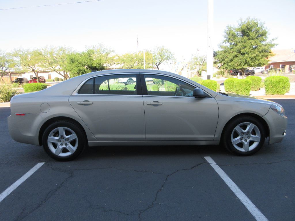 2012 Chevrolet Malibu Image 2