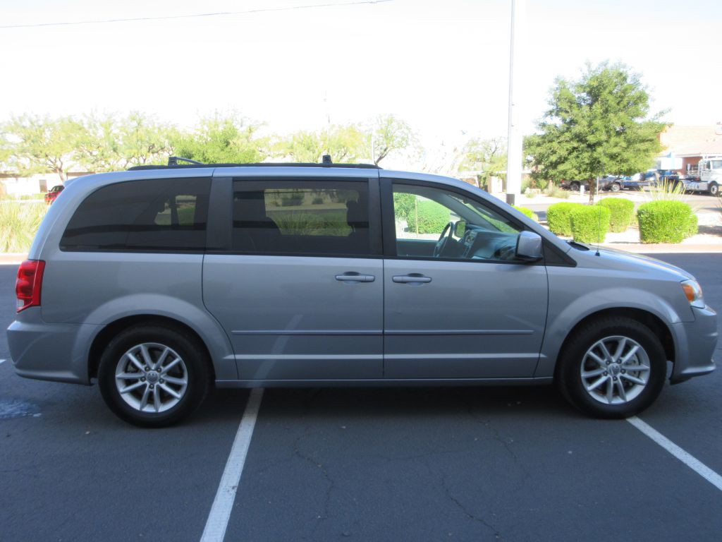 2016 Dodge Grand Caravan Image 2