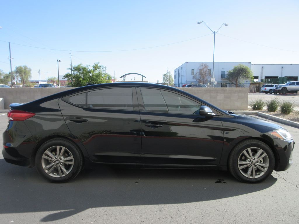 2018 Hyundai Elantra Image 2