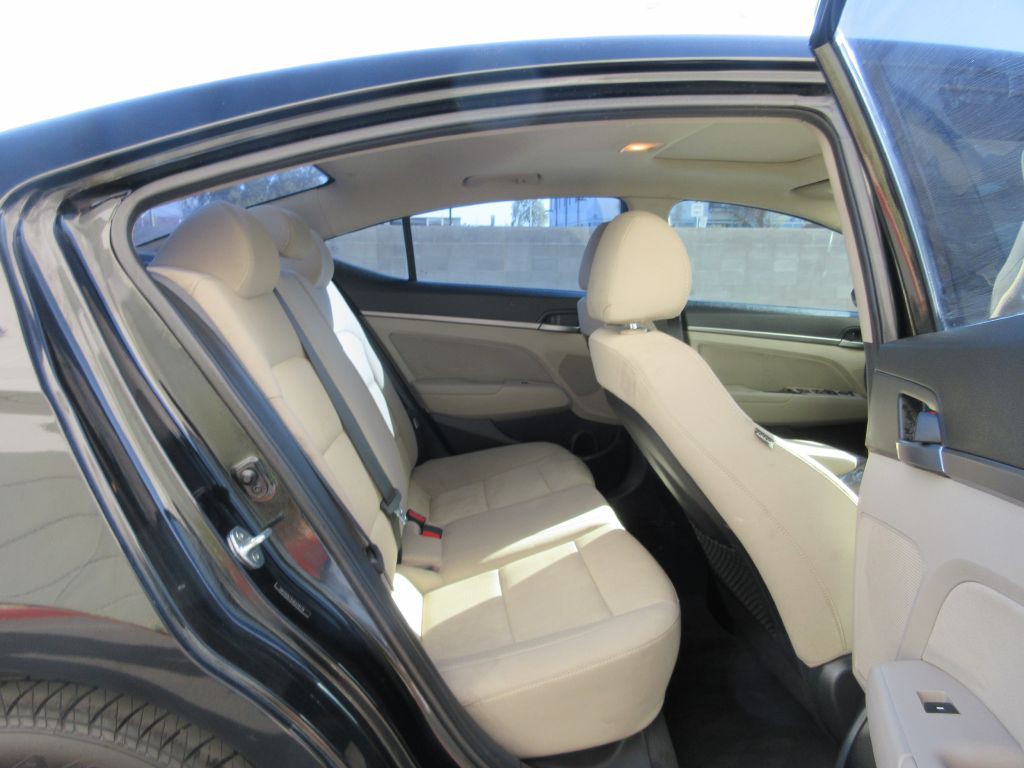 2018 Hyundai Elantra Image 11